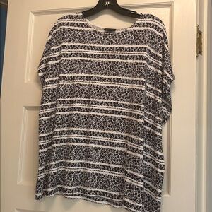 J. Jill Black and White Patterned Short Sleeve Tee Size Xl